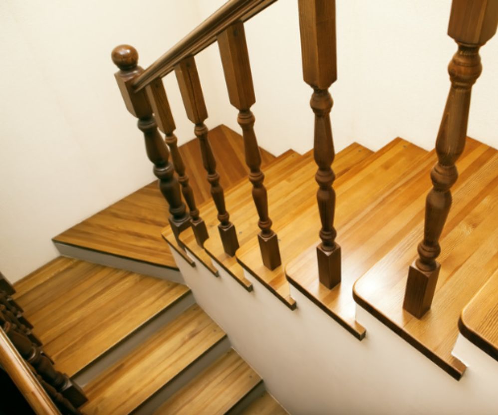Tipos de madera para revestir escalones de escaleras interiores