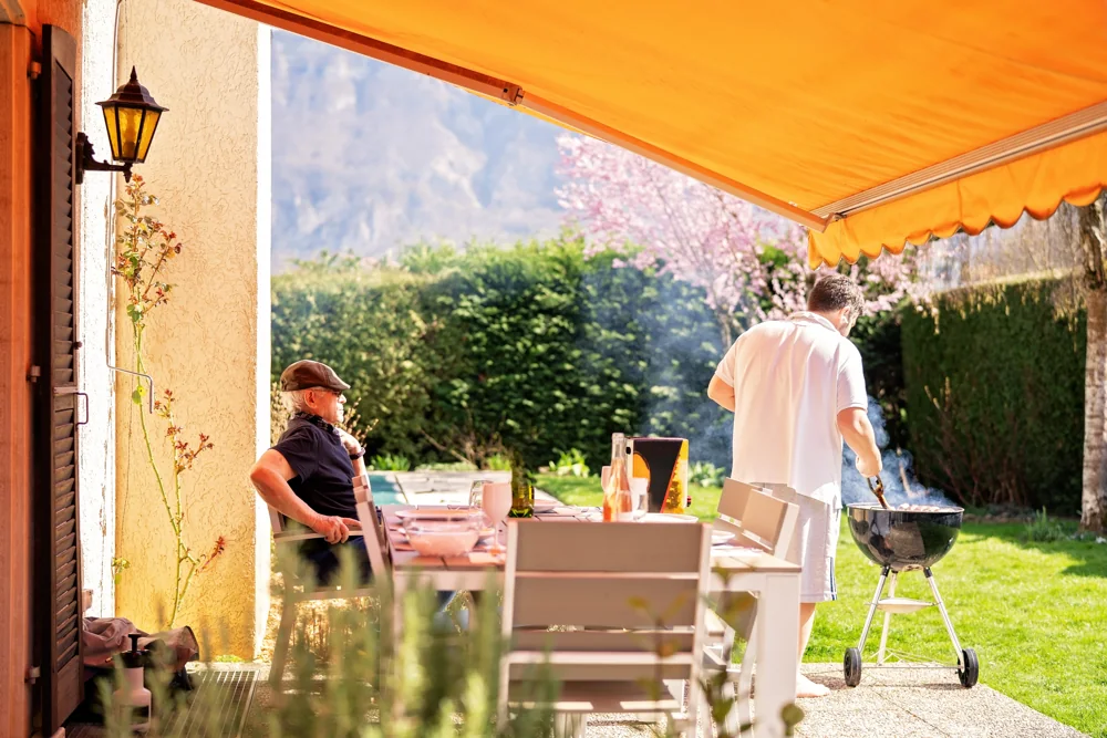 Toldos para jardín: diseño y sombra para espacios exteriores con estilo