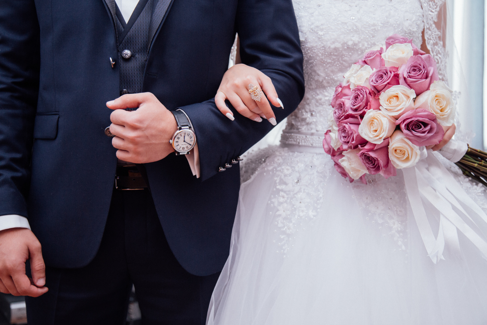 ¿Qué son las bodas de acero y por qué se celebran?