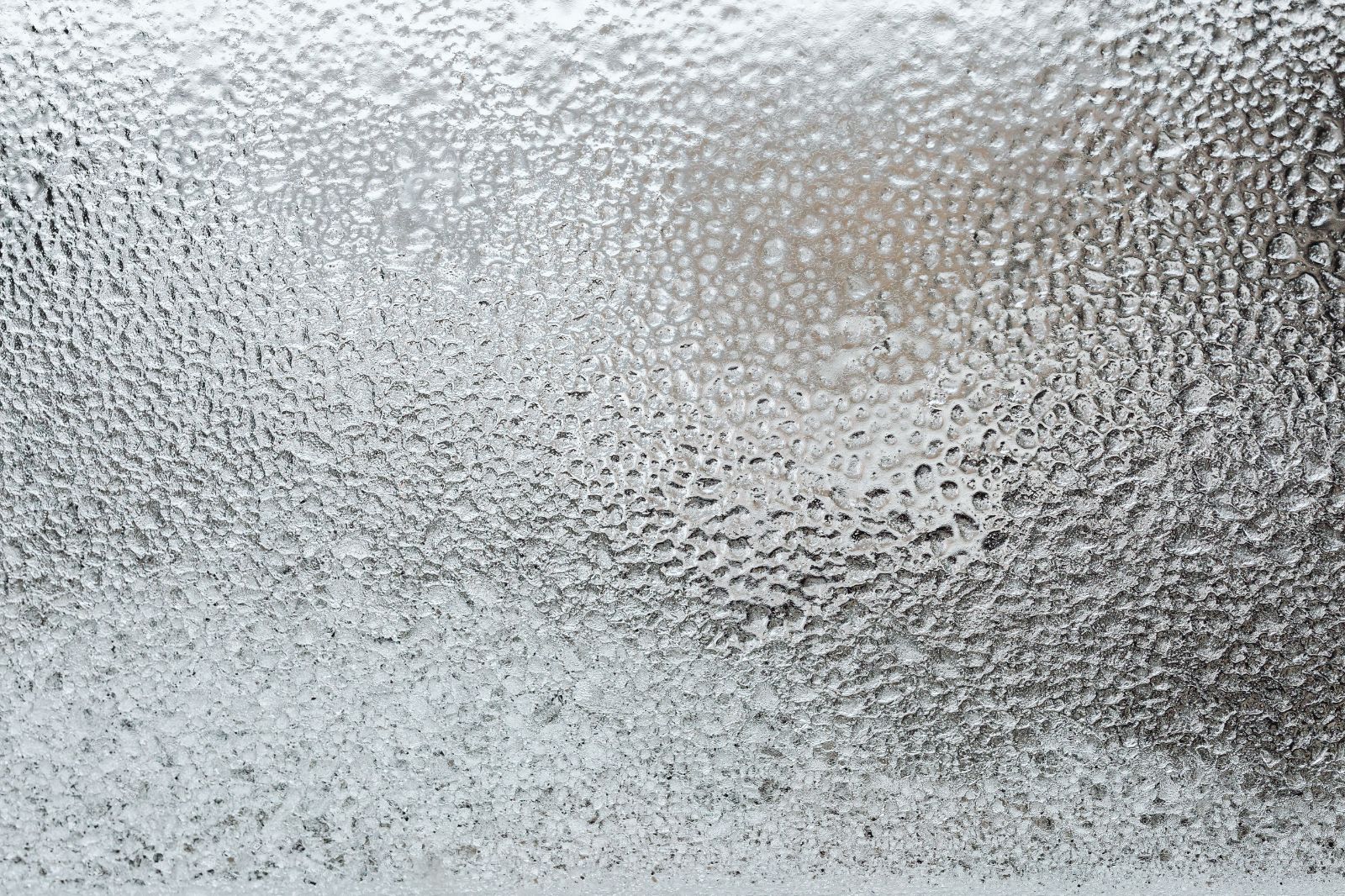 Vidrio termoendurecido: qué es y por qué conviene para decoración interior