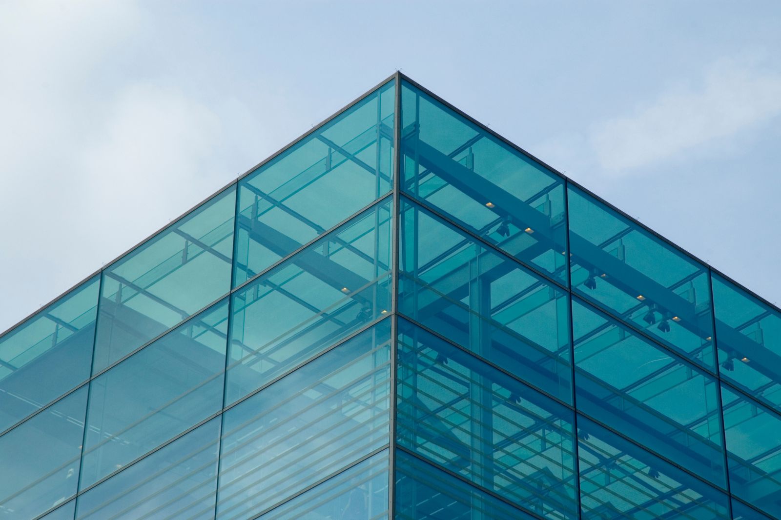 Materiales con carácter: el vidrio técnico como recurso estético y funcional en arquitectura