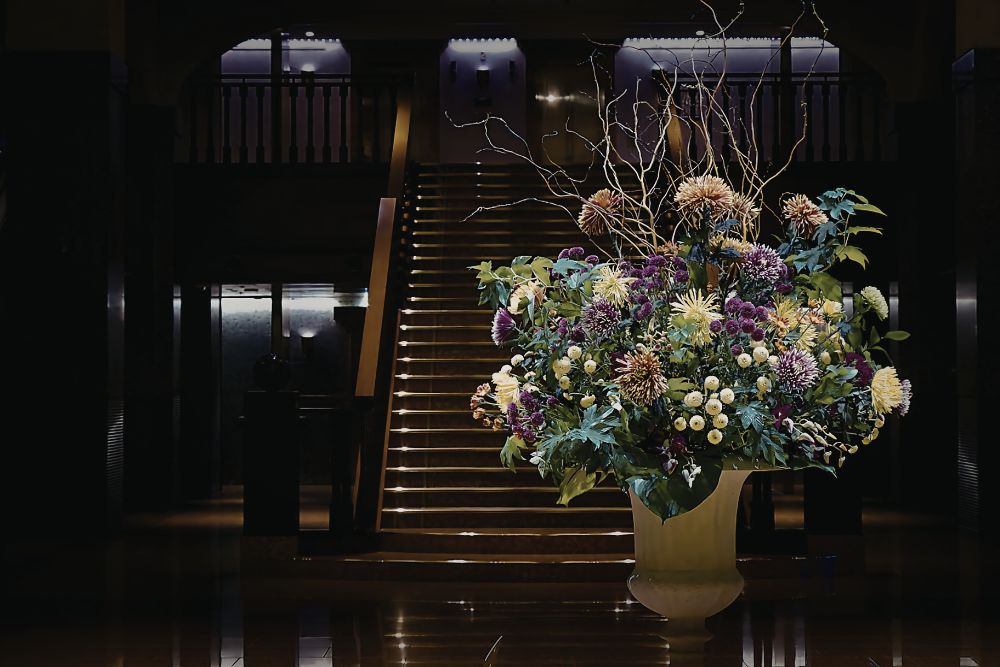 Flores naturales en espacios de hospitalidad: un detalle que marca la diferencia